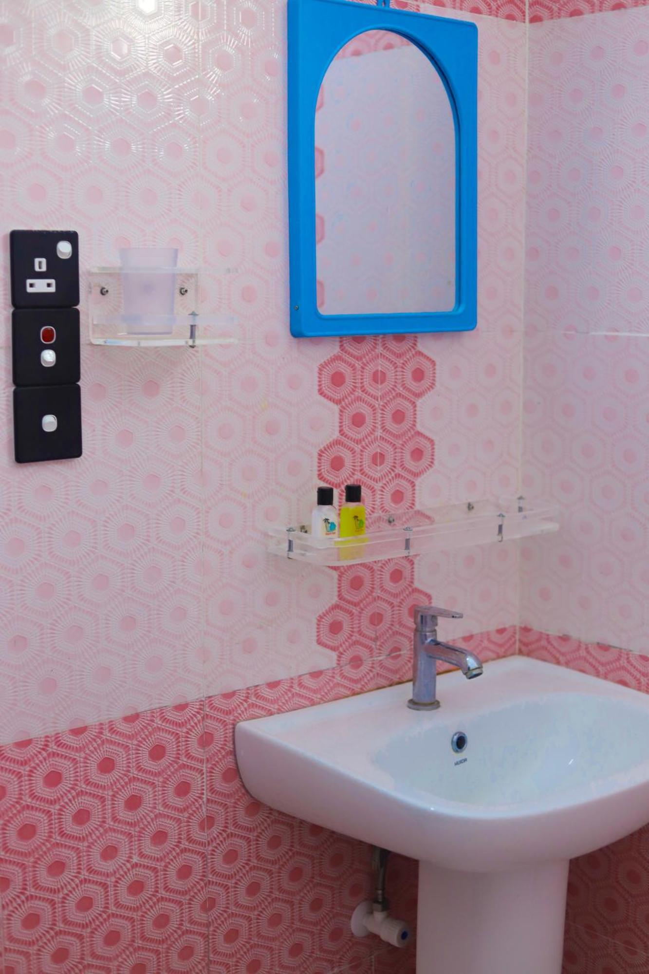 Отель Royal Hub Kudapaduwa Экстерьер фото